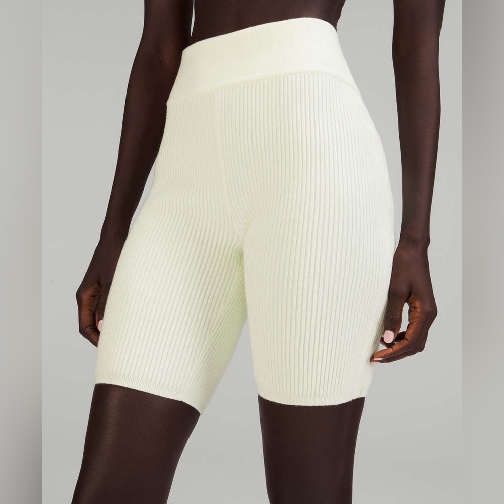 NWT Lululemon Ribbed Knit High-Rise Biker Short 8"
Lemon size 12 casual lounge